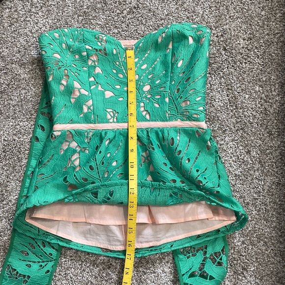 Judith March PALM PARADISE CROCHET PEPLUM TOP - Picture 10 of 10